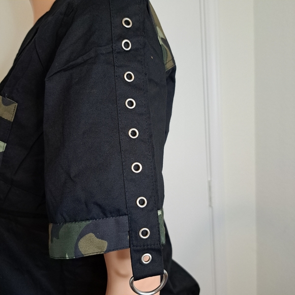 Dead Threads Womens XL Shirt Goth Black Camouflage Button Down Short Sleeve - Picture 7 of 13
